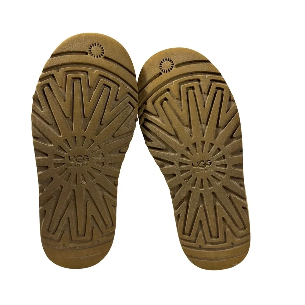 UGG Australia‎ Bailey Button Triplet Beige Tall Boots Youth(big Kid) 2 Sheepskin